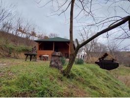 Gyönkön 2 telek, összesen 4.330 m², faházzal és présházzal eladó