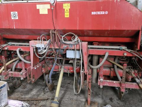 Becker Aeromat 6 soros szemenkénti vetőgép eladó