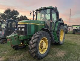 John Deere 6910