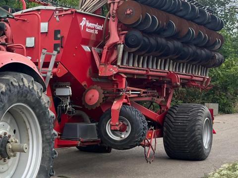 Kverneland Accord DG 12 méteres pneumatikus gabonavetőgép eladó