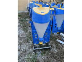 Eladó sertés önetető