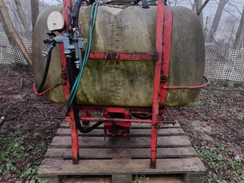 Eladó függesztett szántóföldi permetező