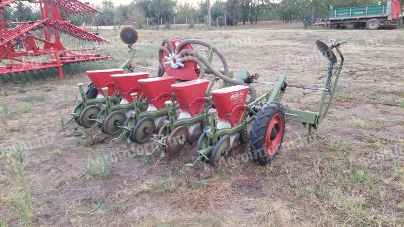 Eladó Nodet Gougis PN2 szemenkénti kukoricavetőgép jó állapotban