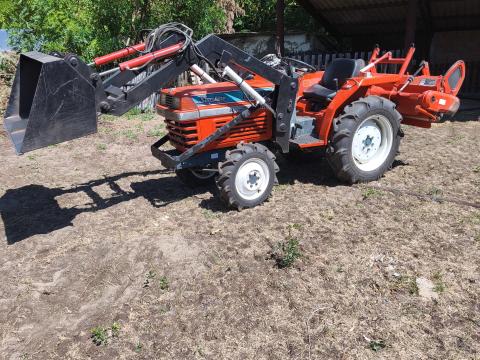 Kubota L1 205 homlokrakodóval