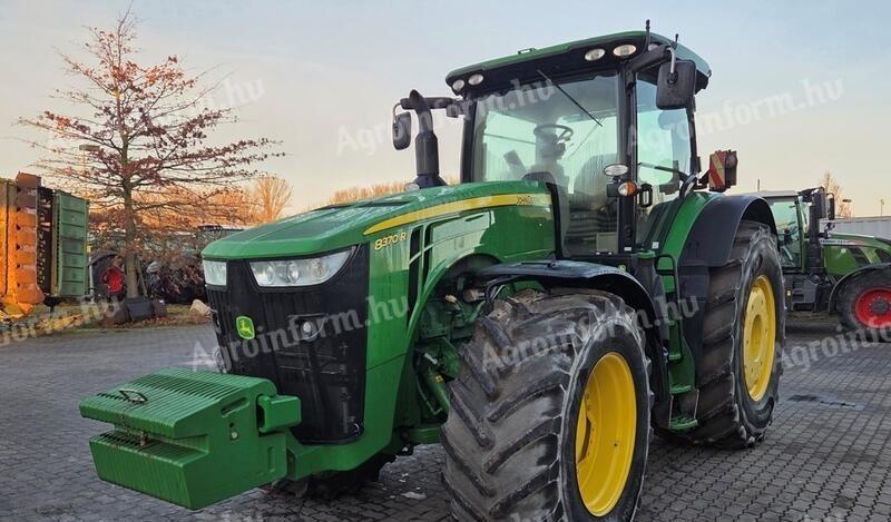 John Deere 8370