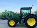 John Deere 6150R homlokrakodóval