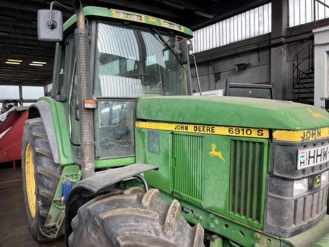 John deere 6910S