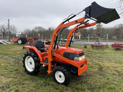 Kubota 24LE PowerShift VadiÚj Homlokrakodó 2Új Első Gumi Ingyenes Szállítás Szervizelve