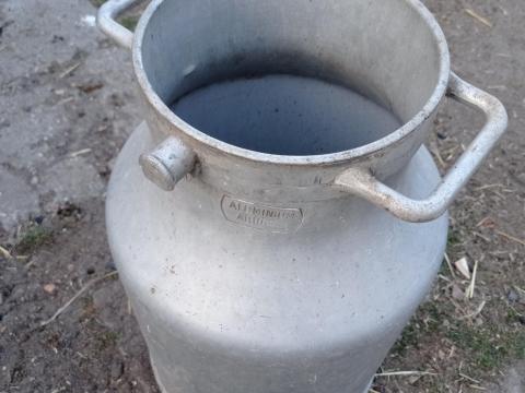 25 literes régi alumínium tejeskanna eladó Kiskunfélegyházán 25 literes régi alumínium tejeskanna eladó Kiskunfélegyházán