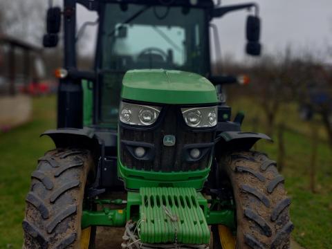 Eladó John Deere 6110M traktor, 2018-as, 2700 üzemórával