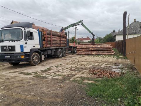 12 000 m² telephely eladó új rönkházzal