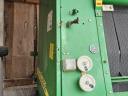 John Deere körbálázó eladó (hevederes 582, Cover Edge hálókötés, High Flow rendfelszedő)