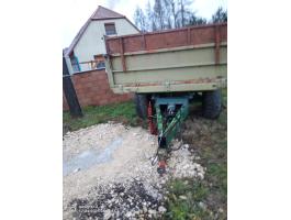 Pótkocsi, három oldalra billenő, jó fékkel és világítással