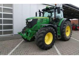 John Deere 6215R