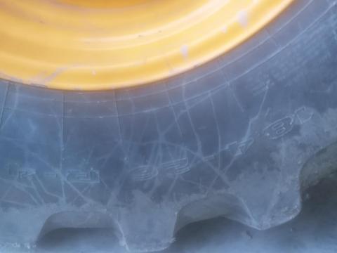 JCB 3CX kotró-rakodó gumi