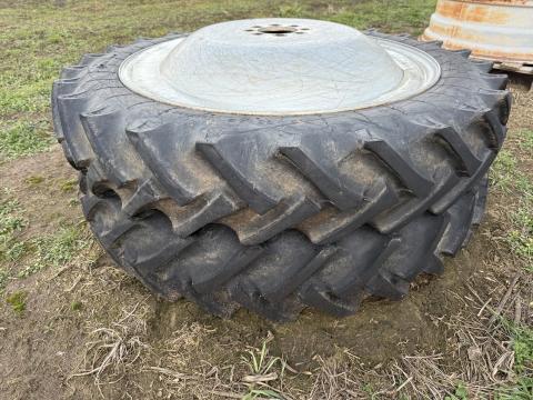 8,3x32 (210/95x32) traktorkerék pár