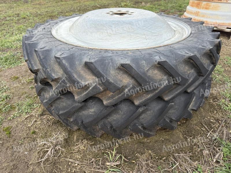 8,3x32 (210/95x32) traktorkerék pár