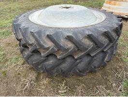 8,3x32 (210/95x32) traktorkerék pár