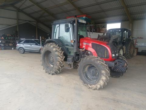 Valtra A93 2014, alig használt, új erdészeti gumikkal