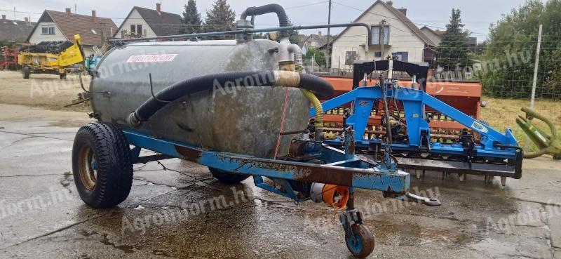 Vízszállító,  szippantó (2200 l)