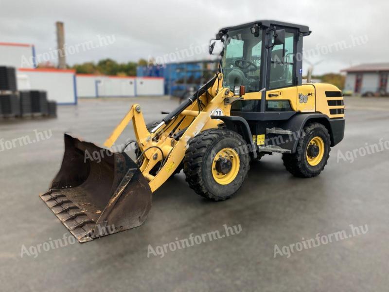 Yanmar V80 gumikerekes rakodógép raklapvillával