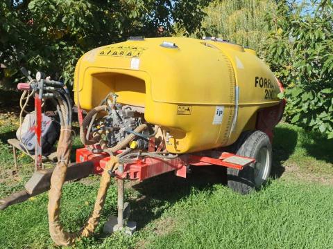 Forrás 2000 AXI axiálventilátoros traktormeghajtású permetezőgép eladó Forrás 2000 AXI axiálventilátoros traktormeghajtású permetezőgép eladó