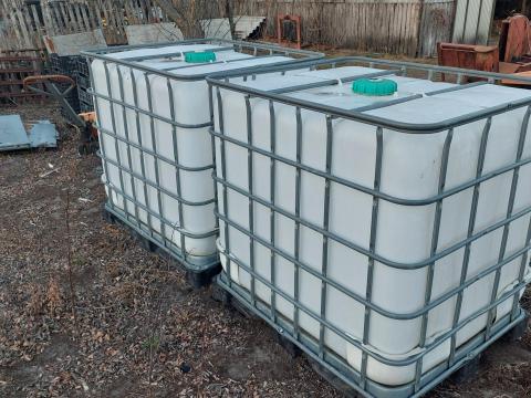 Eladó 1000 literes IBC tartály Eladó 1000 literes IBC tartály