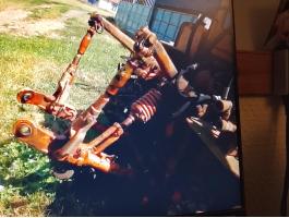 DT 75 függesztő munkahengert és karokat keresek