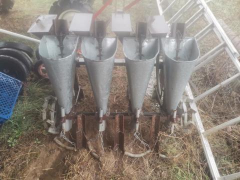 Hagymaültető, 4 soros, állítható