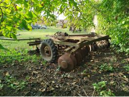 Tárcsa eladó,  4 méter széles