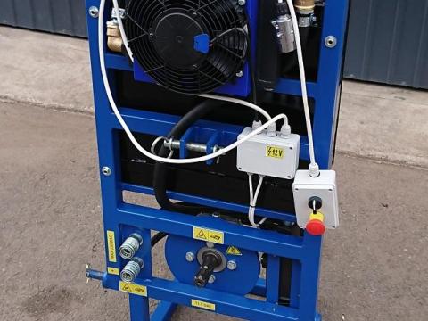 TRAKTOR KISTRAKTOR TLT KIEGÉSZÍTŐ NAGY TELJESÍTMÉNYŰ HIDRAULIKUS TÁPEGYSÉG HIDROPACK Függesztett