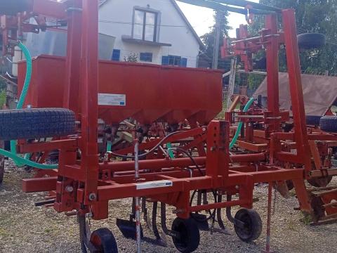 Metawolf sorközművelő töltögető kapával Metawolf sorközművelő töltögető kapával