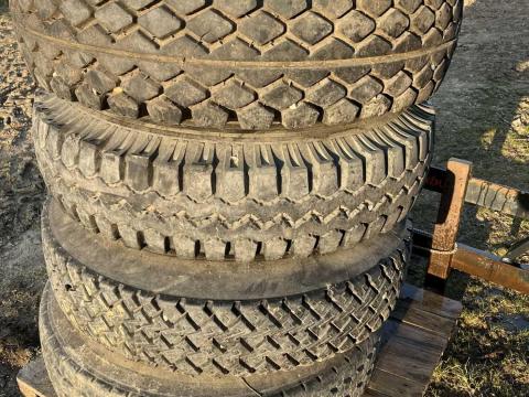 HW 80.11 kerekek 1200 x R20 ; 12.00R20