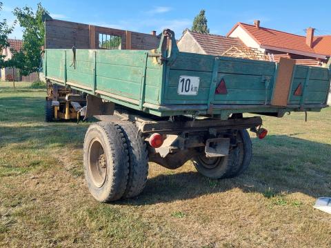 Eladó egytengelyes billenős pótkocsi magasítóval Eladó egytengelyes billenős pótkocsi magasítóval