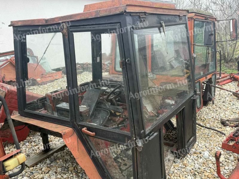 MTZ Bulgár típusú, komplett fűtéssel szerelt vezetőfülke eladó