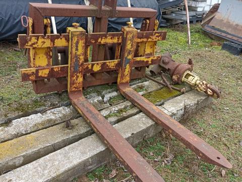 Eladó rakodó villa DH és UN rögzítő konzollal Eladó rakodó villa DH és UN rögzítő konzollal