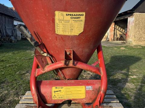 Függesztett műtrágya szóró Függesztett műtrágya szóró