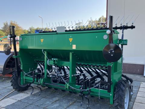 Agria 3,0 m-es,  24 soros gabonavetőgép