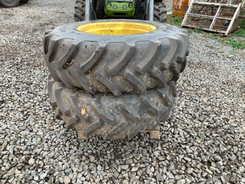420/85 R28 és 520/85 R38 felnire szerelt Goodyear gumi eladó