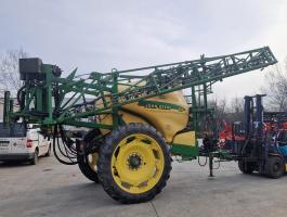 John Deere 832 permetező