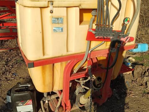 800 literes, 15 m széles függesztett permetező eladó