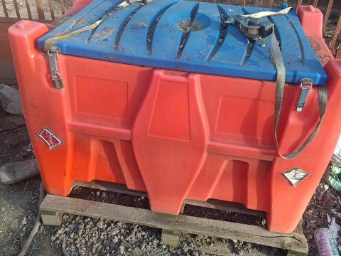 440 literes gázolaj tartály