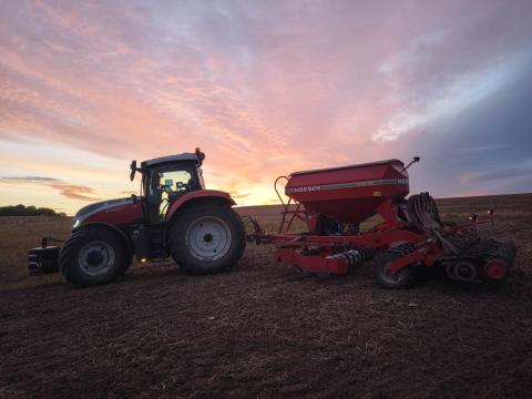 Mezőgazdasági gépkezelő (traktoros) állást keresek