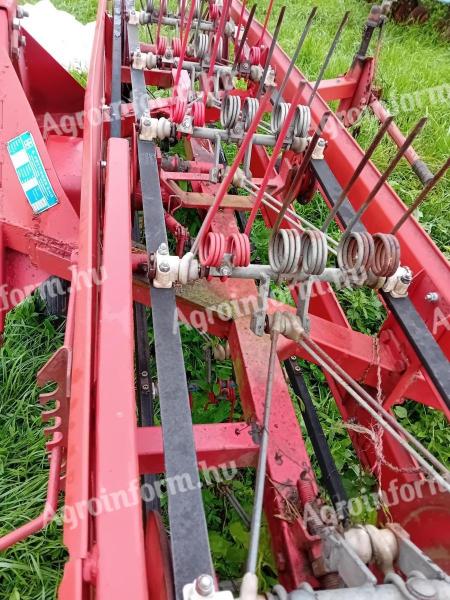 Pöttinger U220 – ékszíjas rendsodró, új alkatrészekkel