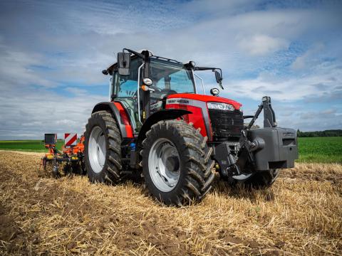 Új Massey Ferguson 5M 115 traktor Új Massey Ferguson 5M 115 traktor