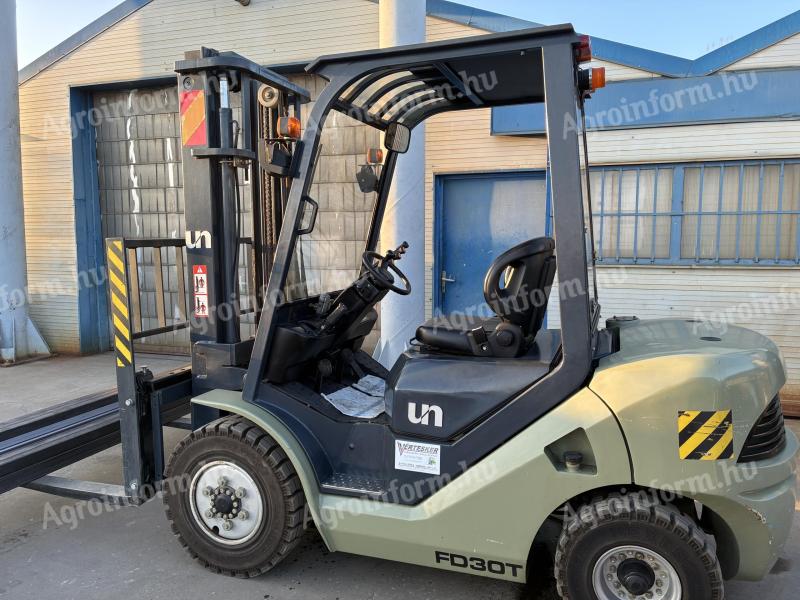 3 tonnás targonca - 408 üzemórával