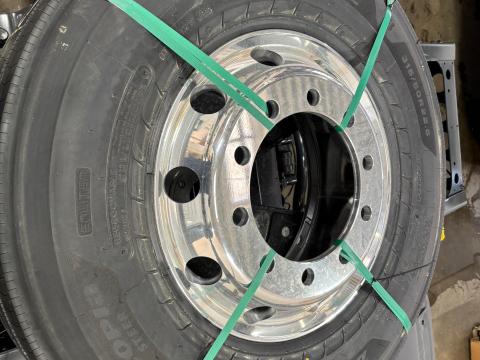 315/80R22,5 BRIGESTONE Ecopia Steer ÚJ gumiabroncs ÚJ ALCOA Ultra ONE alufelnire szerelve 10 eladó