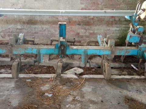 6 soros LETÁK:szántóföldi talajművelő sorközművelő kapa, töltögető kultivátor 6 soros LETÁK:szántóföldi talajművelő sorközművelő kapa, töltögető kultivátor