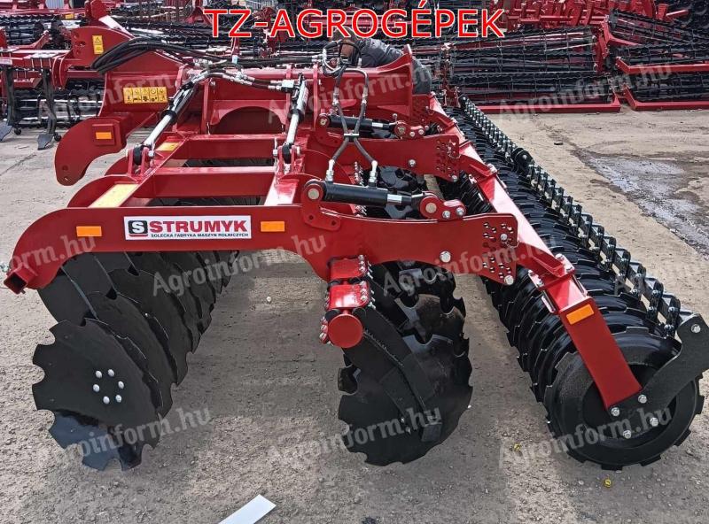 STRUMYK TIGER GRAND hidraulikusan csukható rövidtárcsák függesztett és vontatott kivitelben, cracker hengerrel, hidraulikus mélységállítással