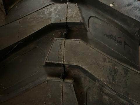 Eladó új 17.5-R24 gumiabroncsok több garnitúra